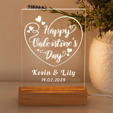 Personalized Valentine’s gift lamp with engraved names and heart design – romantic LED light for anniversary or love occasions