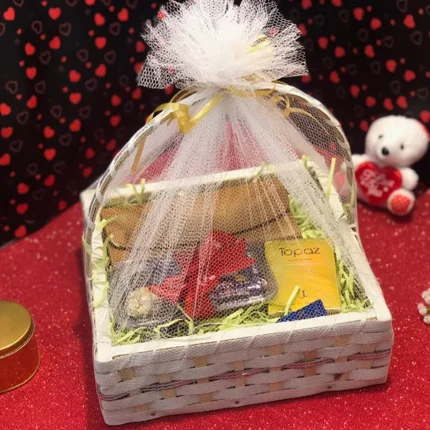 Eid and 14 August gift basket for her with personalized items, chocolates, and patriotic accessories – festive hamper for women