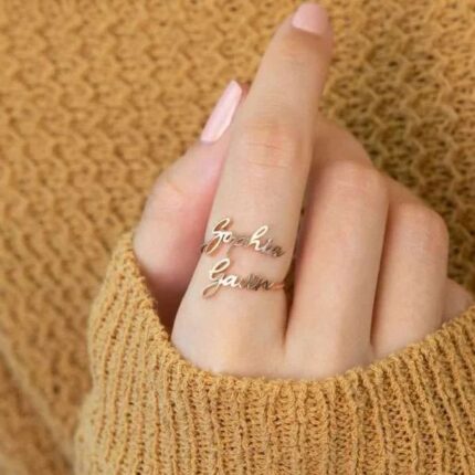 Customized jewellery with name necklace, bracelet, and engraved pendant – personalized gift for her