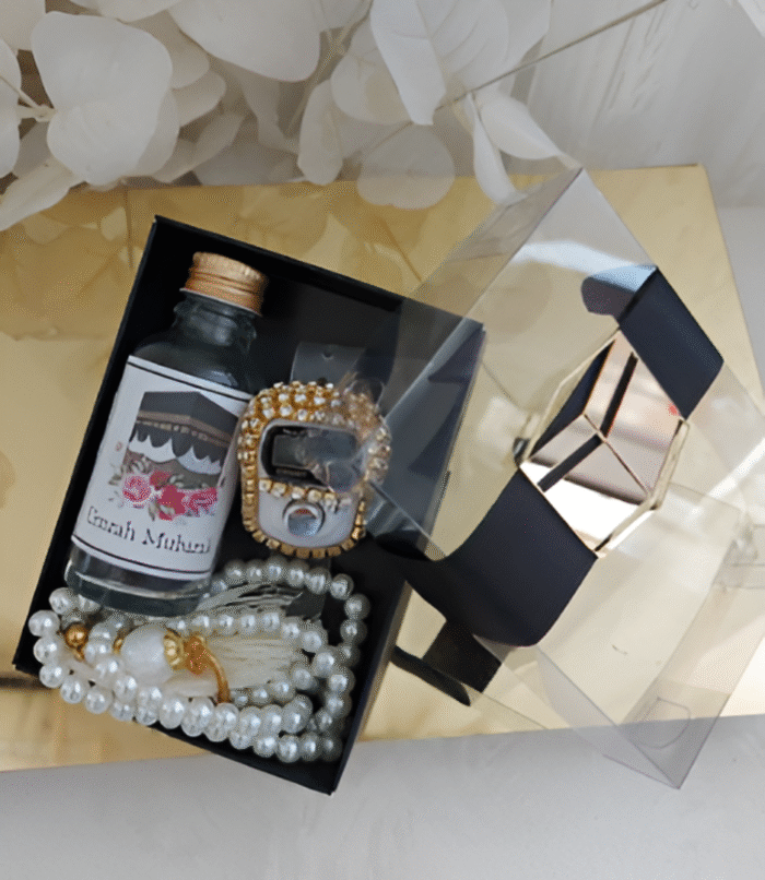 Islamic Hajj and Umrah gift set with prayer beads, customized items, and Islamic essentials – perfect spiritual gift for returning pilgrims